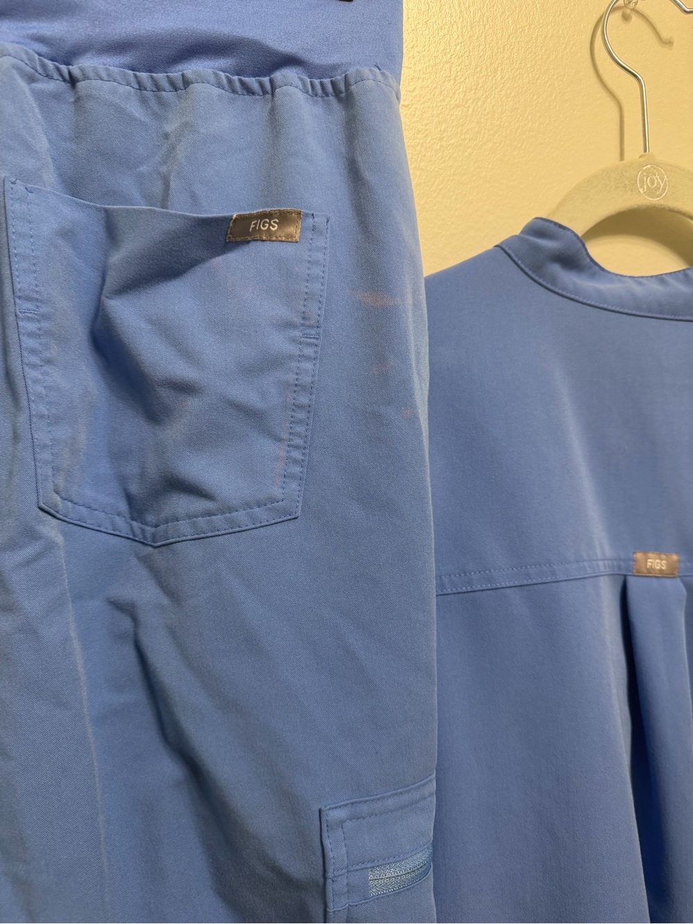 Figs Ceil Blue Women's Scrub Pants & Top Set - Picture 8 of 8